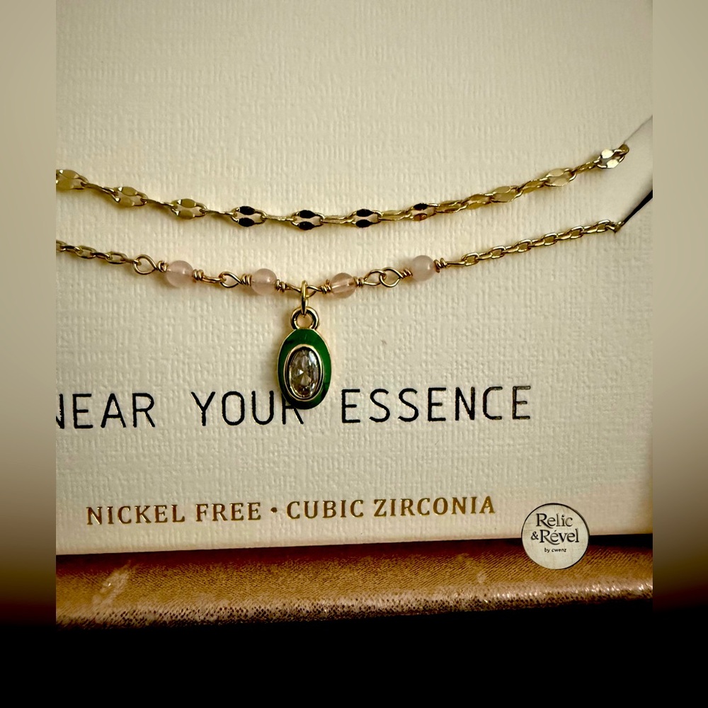 Leith green Enamel Bezel Pendant Bracelet – Goldtone